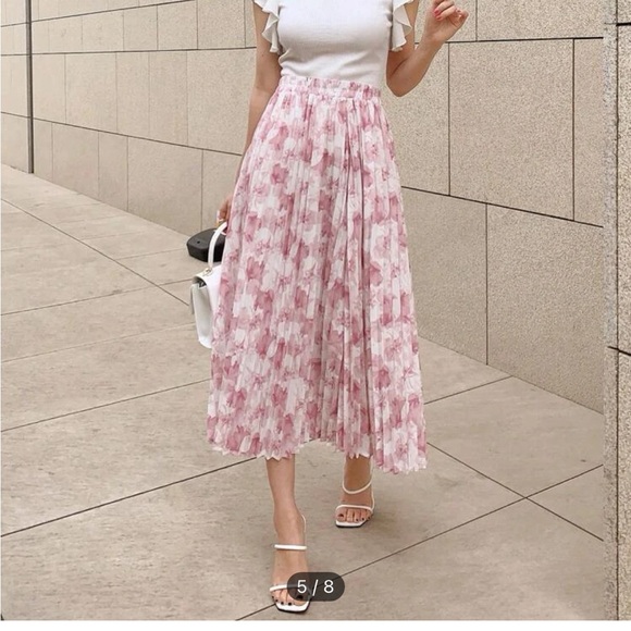 Never worn skirt from Shein size Large. - Picture 3 of 4